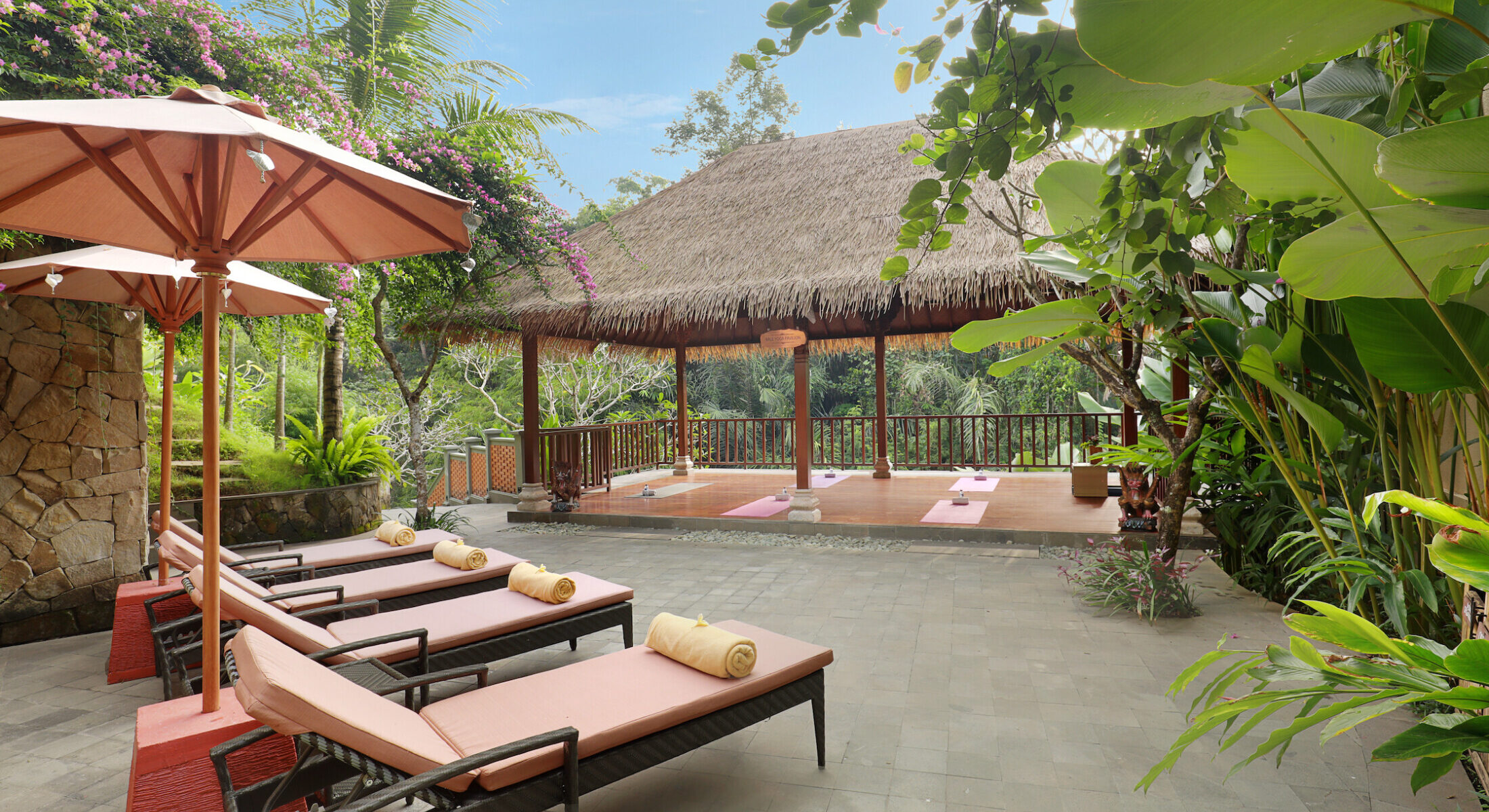 Wos Bale Yoga at SereS Springs Resort & Spa