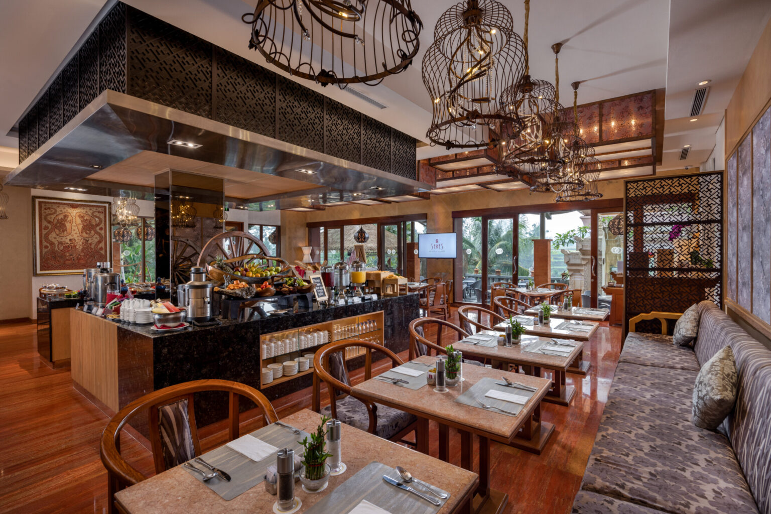 Lounge Bar at SereS Springs Resort & Spa